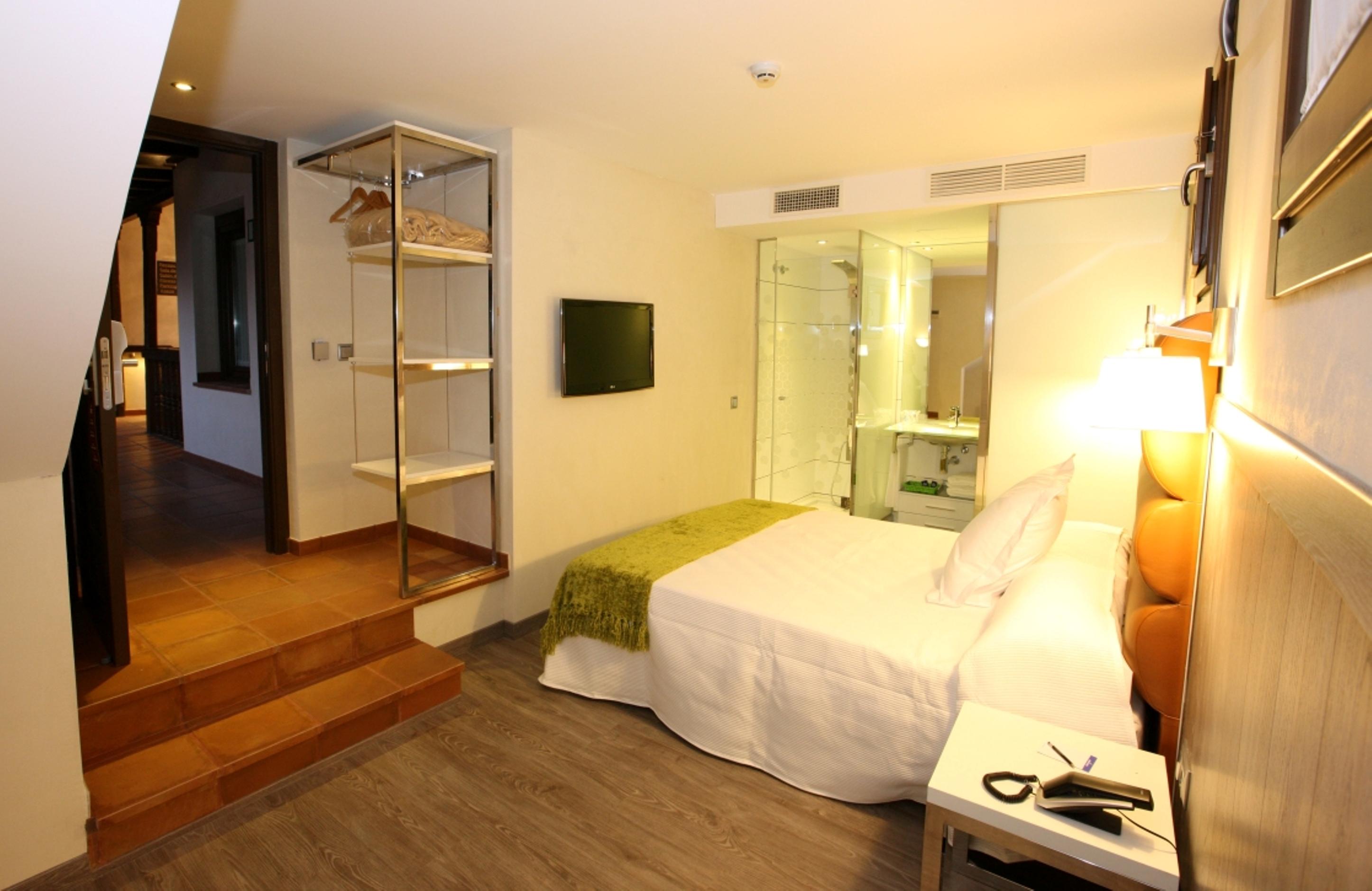 Evenia Alcala Boutique Hotel Alcalá de Henares Екстериор снимка