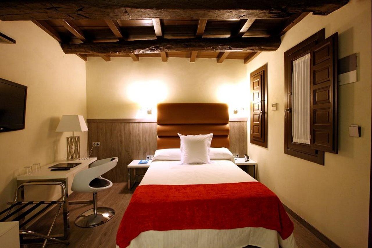 Evenia Alcala Boutique Hotel Alcalá de Henares Екстериор снимка