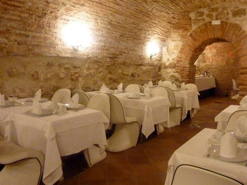 Evenia Alcala Boutique Hotel Alcalá de Henares Екстериор снимка